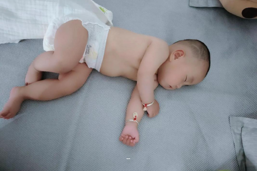 固始宝宝多久会抬头